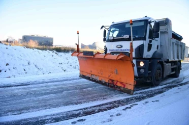 Osmangazi Belediyesi ekipleri tuzlama çalışmalarını sürdürüyor 