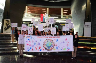 Osmangazi’de çocuklar haklarını öğrendi, pankartlarına yansıttı 