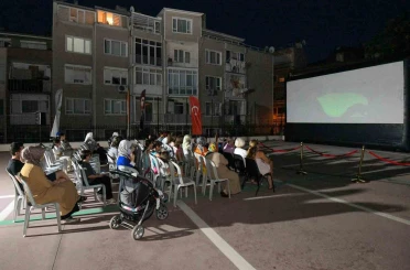 Osmangazi’de yaz akşamları açık hava sinemasıyla şenleniyor 