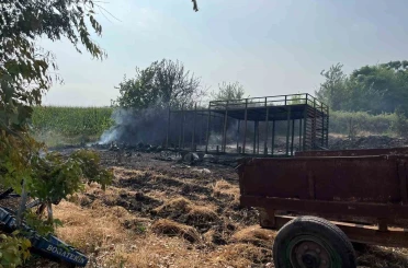 Osmaniye’de malzeme deposu alevlere teslim oldu 