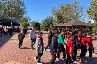Osmaniye’de öğrenciler afet tatbikatında bilinçlendirildi 