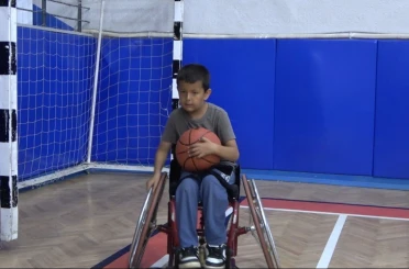 Osmaniye’de tecrübeli basketbolcular, geleceğin yıldızlarına yol gösteriyor 