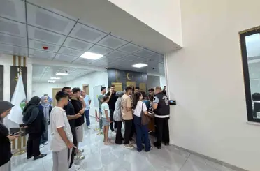 Osmaniye’de üniversiteyi kazanan gençlere valiz ve havlu desteği