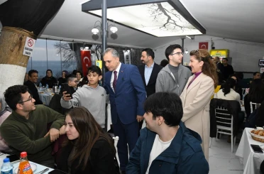Osmaniyeli öğrenciler İstanbul’da kurulan iftar sofrasında bir araya geldi 