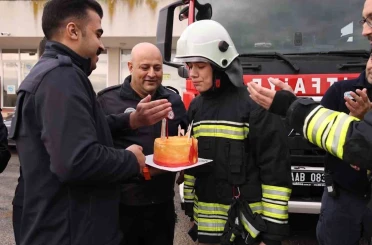 Otizme değil hayallere odaklandı: 16 yaşında itfaiyeci üniformasıyla doğum günü sürprizi 