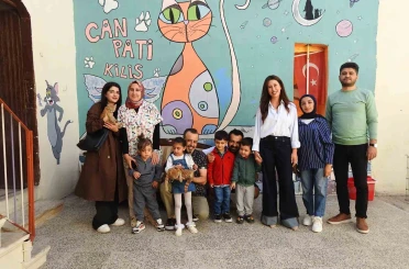 Otizmli çocuklar kedi evinde hayvan sevgisini öğrendi