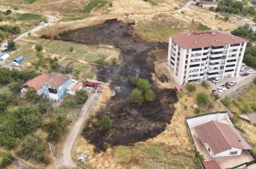 Otluk alanda çıkan yangın yerleşim yerlerine sıçramadan söndürüldü 