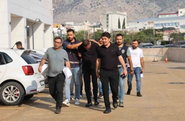 Oto galeriyi tarayan şüpheliler adliyeye sevk edildi