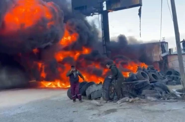 Oto lastikçide yangın: D-400’ü kara dumanlar kapladı 