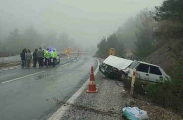 Otobüs ile Tofaş otomobil çarpıştı 