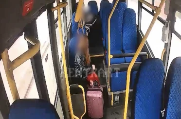 Otobüsü ambulansa çevirdi, bayılan öğrenciyi hastaneye taşıdı 