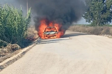 Otomobil alev alev yandı 