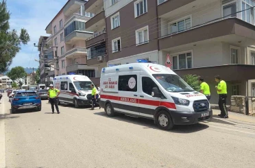 Otomobil apartman bahçesine uçtu, faciadan dönüldü 
