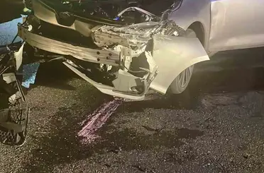 Otomobil bariyere çarptı: 2 yaralı