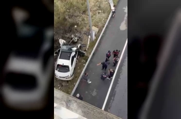 Otomobil direğe çarptı: 1 ölü, 1 yaralı 