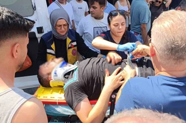 Otomobil ile çarpışan motosikletli metrelerce havaya savruldu 