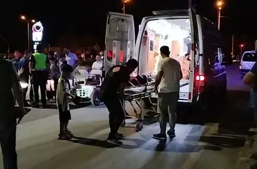 Otomobil ile elektrikli motosiklet çarpıştı: 3 yaralı
