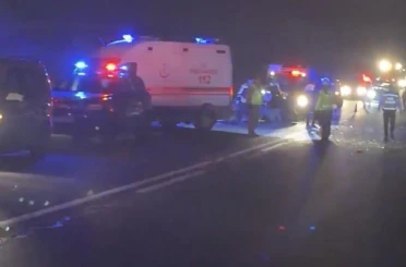 Otomobil ile hafif ticari aracın çarpışmasıyla 3 kişi öldü, 2 kişi yaralı