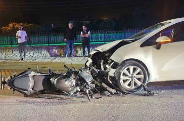Otomobil ile kafa kafaya çarpışan motosiklet sürücüsü yaralandı 