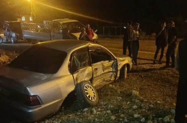Otomobil ile kamyonet çarpıştı: 2 yaralı 