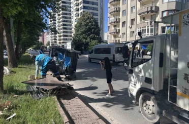 Otomobil ile moped çarpıştı: 5 yaralı 