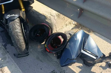 Otomobil ile motosiklet çarpıştı:2 kişi yaralandı 