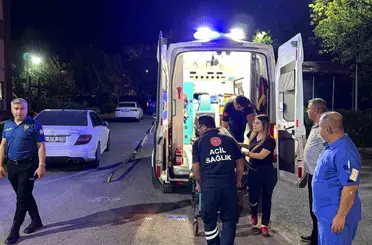 Otomobil kaldırım kenarında oturan kişiye çarptı: 1 ağır yaralı

