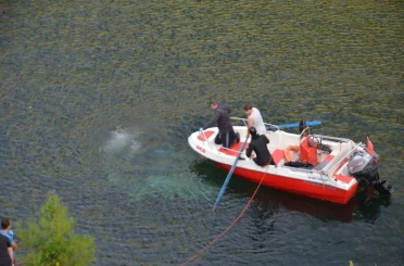 Otomobil Kızılırmak’a uçtu: Anne ile çocuğu öldü, doktor baba yaralandı 