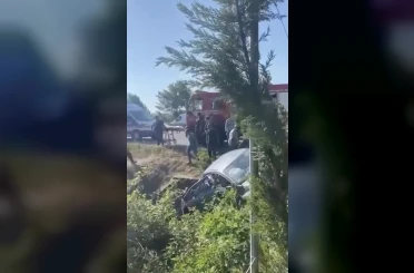 Otomobil menfeze uçtu: Anne ile kızı hayatını kaybetti, sürücü yaralandı 