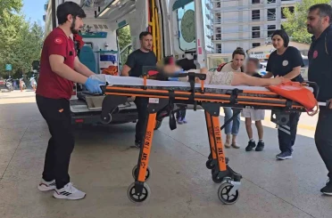 Otomobil motosikletle çarpıştı: 2’si çocuk 3 yaralı 
