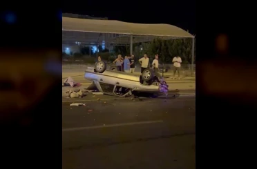 Otomobil park halindeki araca çarptı: 5 yaralı 