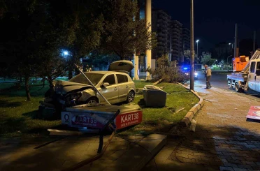Otomobil parka daldı, ortalık savaş alanına döndü 