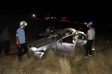 Otomobil takla atarak şarampole uçtu: 3 yaralı 