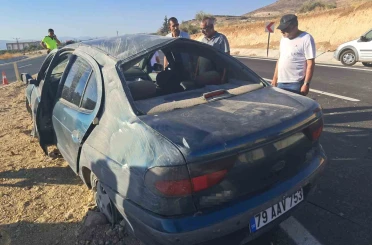 Otomobil taklalar attı, şans eseri yaralanan olmadı 
