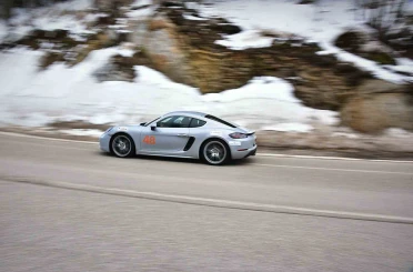 Otomobil tutkunları Uludağ’da buluştu 