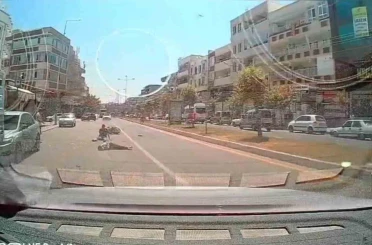 Otomobile arkadan çarpıp havada taklalar attılar: 1’i ağır 2 yaralı 
