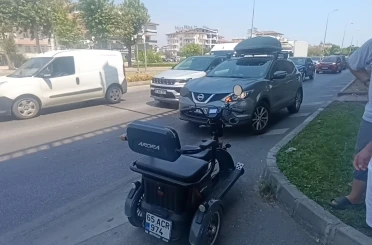 Otomobile çarpmamak için frene bassa da kaza yapmaktan kaçamadı 