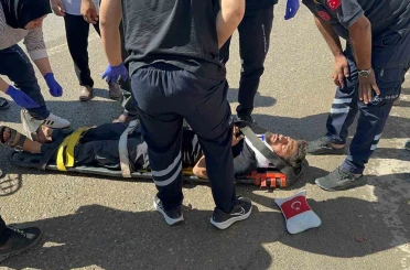 Otomobille çarpışan motosikletin sürücüsü yaralandı 