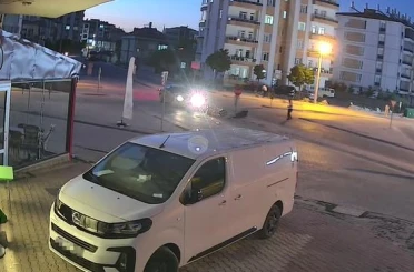 Otomobille Çarpışan Motosikletli Yaralandı