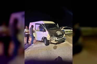 Otomobille kamyonetin çarpıştığı kazada 4 kişi yaralandı 