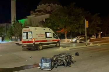 Otomobille motosiklet çarpıştı: 1 ağır yaralı 