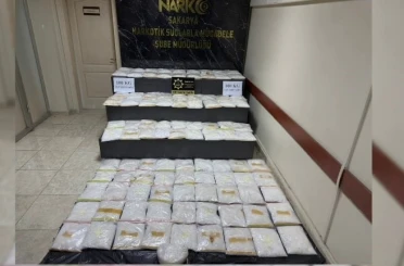 Otoyolda tarihi operasyon: 100 kilo uyuşturucu cipin bagajında bulundu 