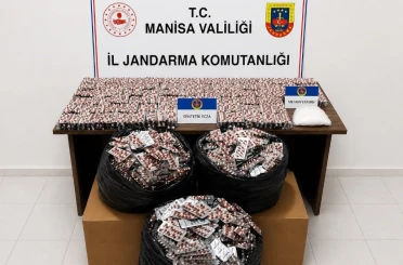 Otoyoldaki operasyonda bir araçta 59 bin adet hap ve 2 kiloya yakın uyuşturucu ele geçirildi 