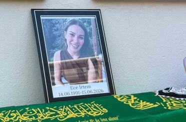 Oyuncu İrtem’i, Kuşadası’nda sevenleri son yolculuğuna uğurladı 