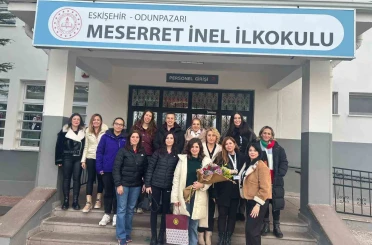 Oyuncu Sanem Yelez Akpınar, öğrenci velileriyle bir araya geldi 