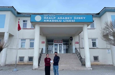 Özalp’te kitap okuma sınavında dereceye girenlere ödülleri verildi 