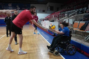 Özel bireyler Konuralp beyleri ile maç yaptı 