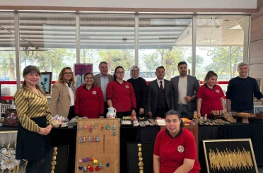Özel öğrencilerin el emeği eserleri hastanede sergilendi 