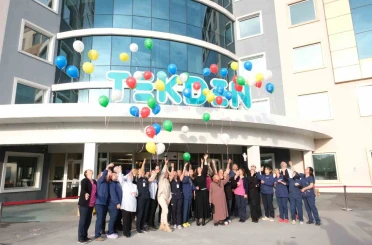 Özel Tekden Hastanesi kansere farkındalık için gökyüzünü renklendirdi 