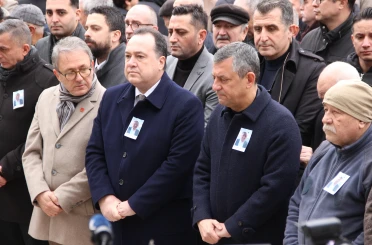 Özgür Özel, Manisa'da cenaze namazına katıldı